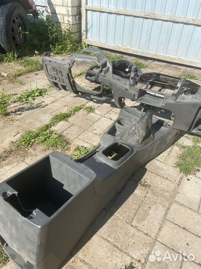 Торпедо салона / пластик салона toyota Hilux 2014