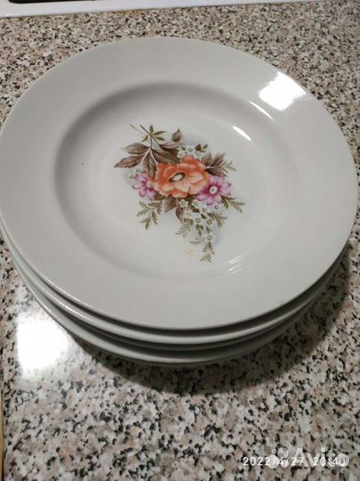 Бокалы, тарелки