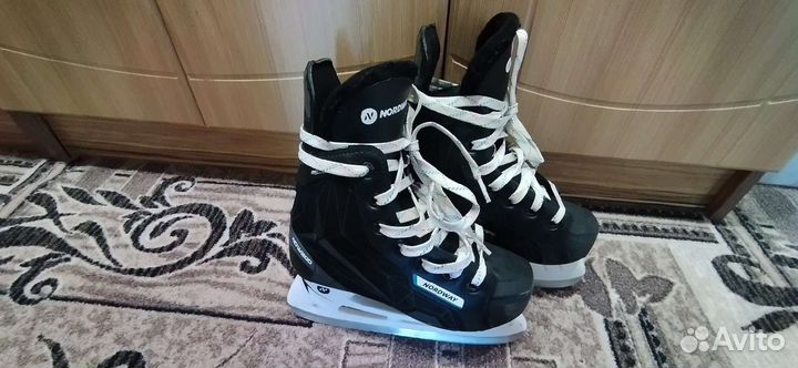 Коньки хоккейные