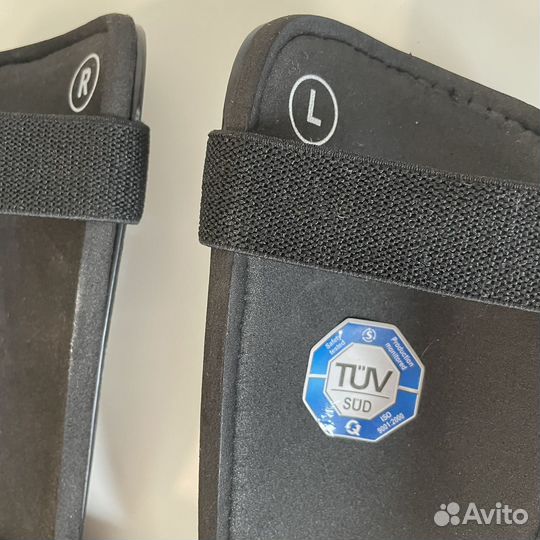 Щитки футбольные Adidas Predator, размер S