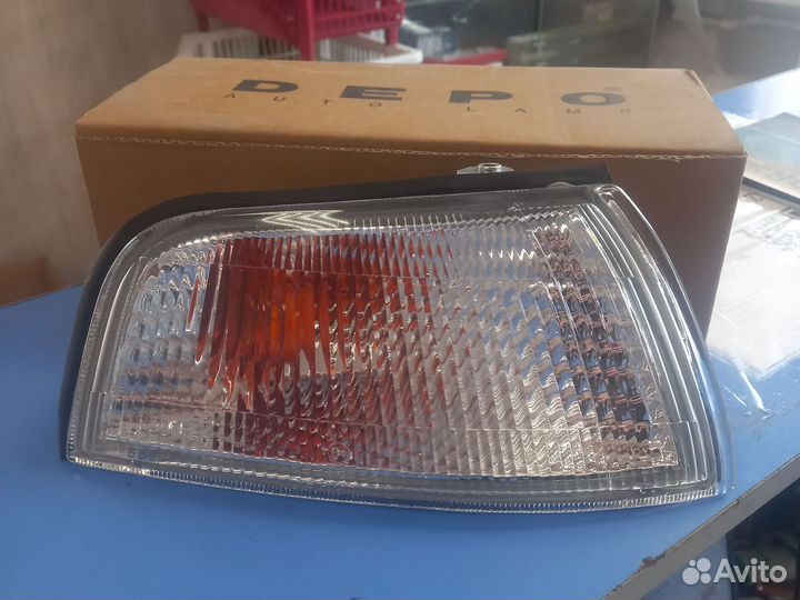 Поворотник правый Mitsubishi lancer 96-03