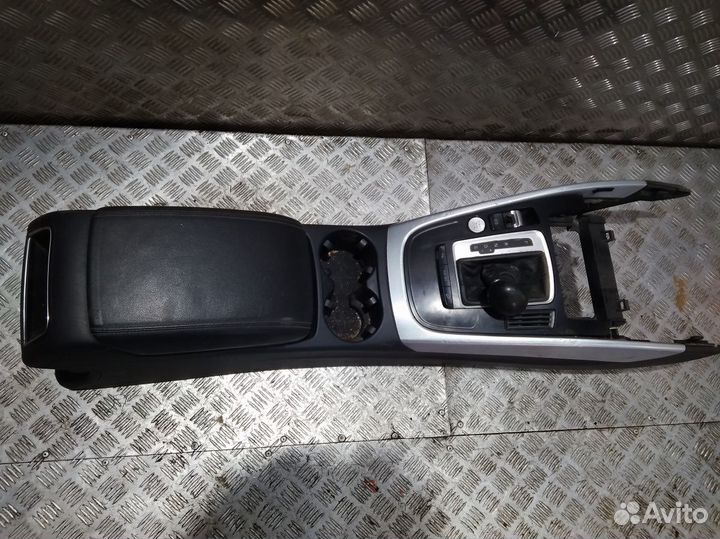 Центральная консоль Q5 8R (08-17) (подлокотник) б\