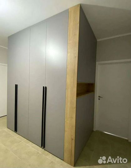 Угловой шкаф