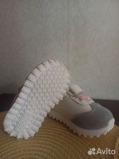 Кроссовки детские