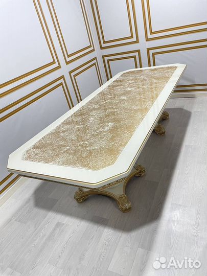 Кухонный стол и стулья новые