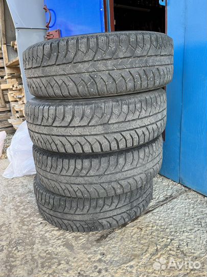 Bridgestone Ice Cruiser 7000 225/65 R17