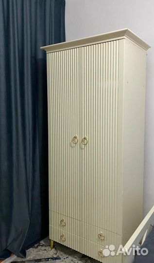 Шкафы распашные