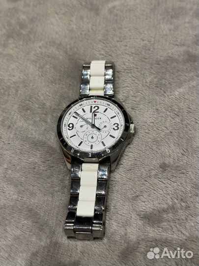 Tommy hilfiger часы женские