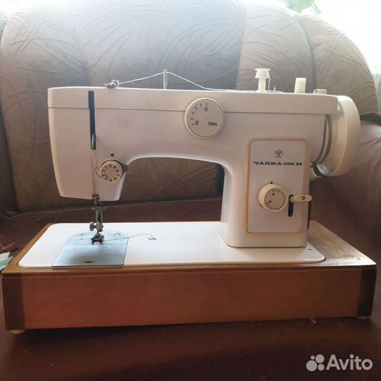 Швейная машинка чайка 132м