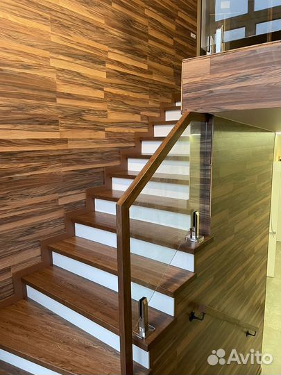 Отделка лестниц деревом