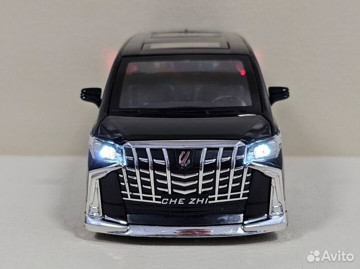 Модель машины Toyota Alphard чёрная 1:32