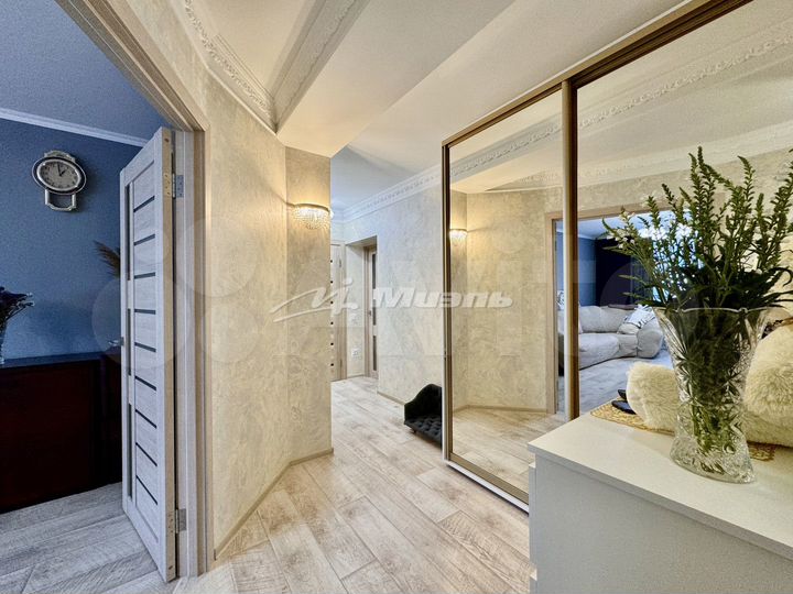 3-к. квартира, 71 м², 8/10 эт.