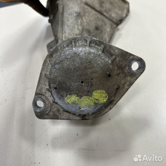 Подушка двигателя правая Audi 80 B4 ABT ABK ориг