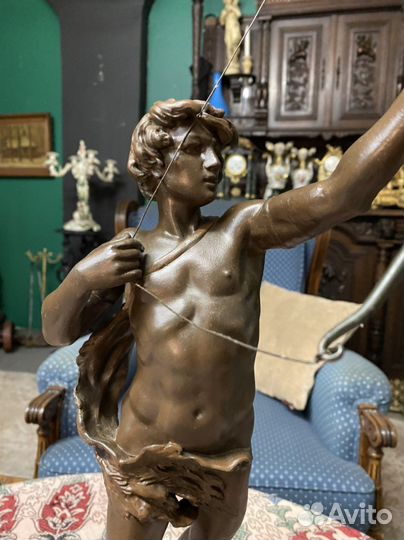 Старинная фигура