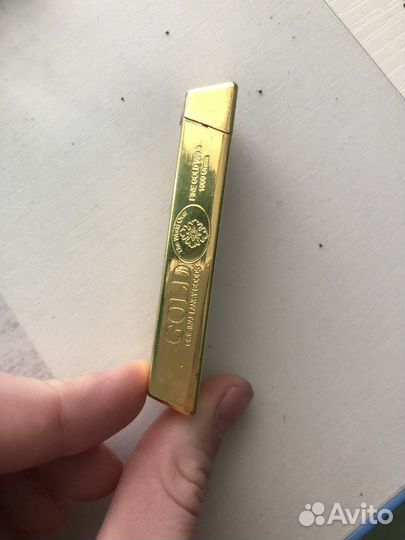 Зажигалка в виде слитка золота