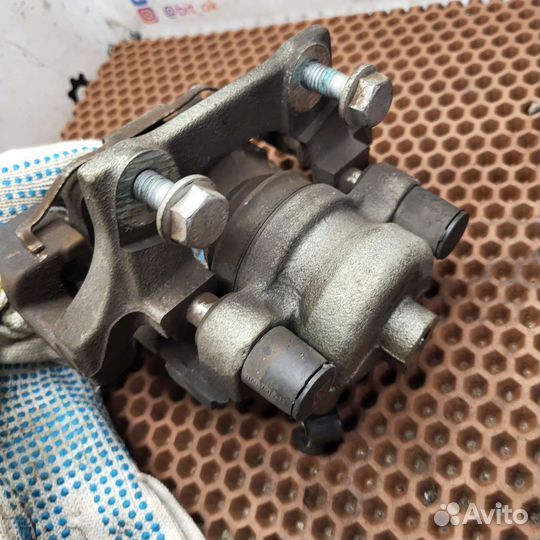 Суппорт задний правый BMW e81 e87 e90 e92 e84 f30