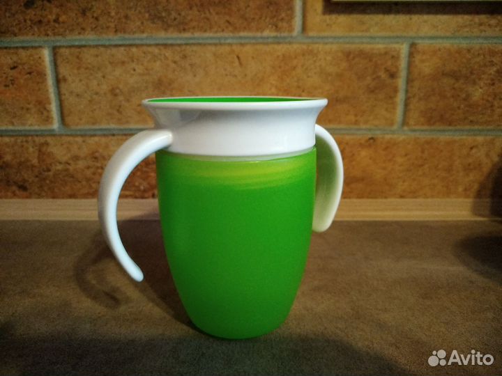 Поильник непроливайка munchkin