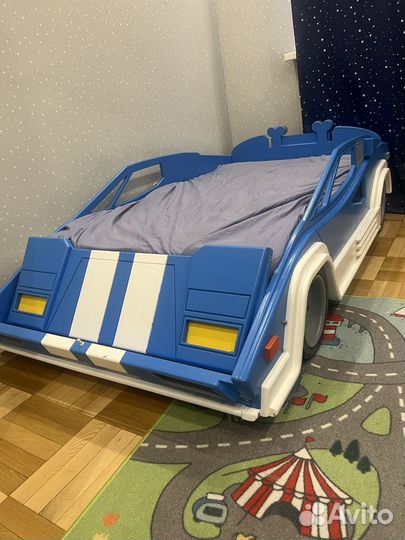 Кровать детская в виде машины