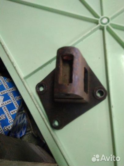 Кронштейн гур Geely Emgrand EC7