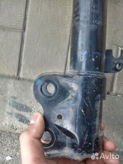 Стойка передняя левая Toyota corolla