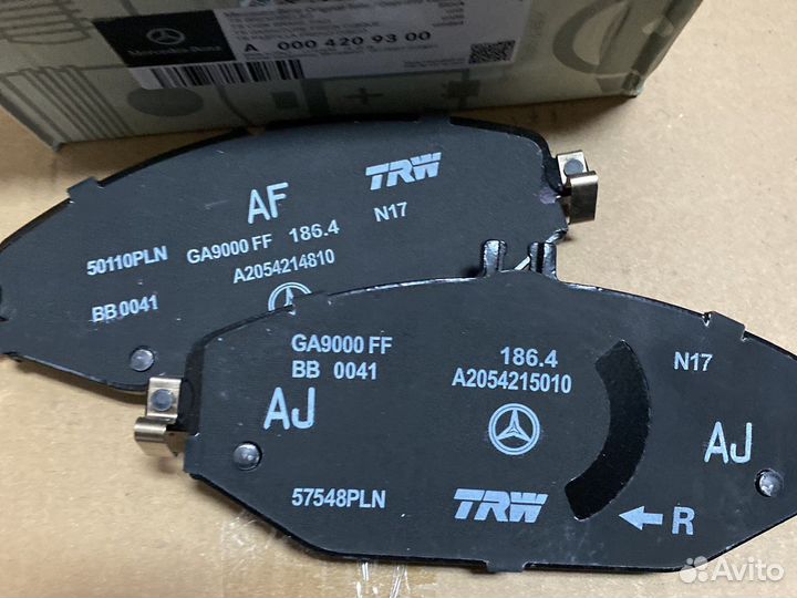 Передние тормозные колодки Mercedes A0004209300