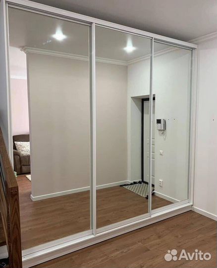 Шкаф купе с зеркалом