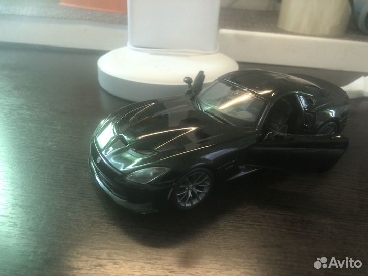 Машинка Dodge Viper