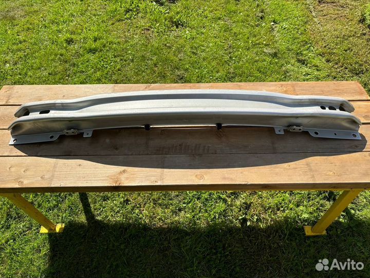 Усилитель переднего бампера Volvo