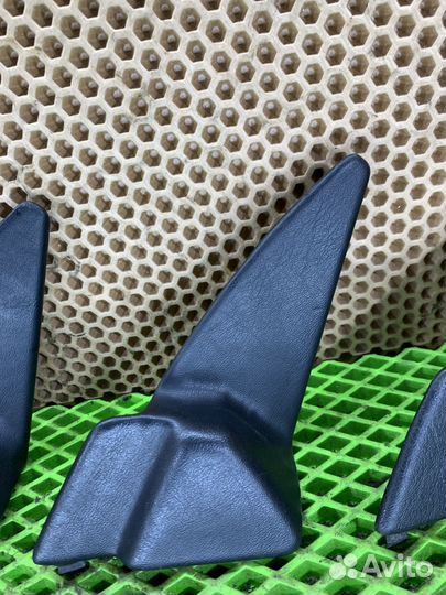 Уголок двери правый Mercedes-Benz w124