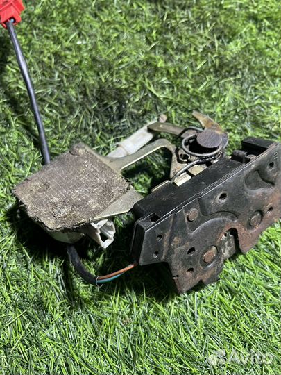 Замок люка Ford Galaxy 1