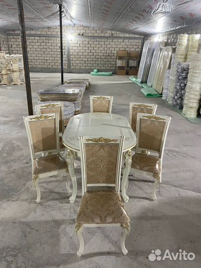 Стол со стульями