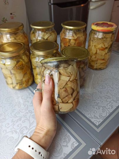 Грибы белые хрустящие маринованные боровики
