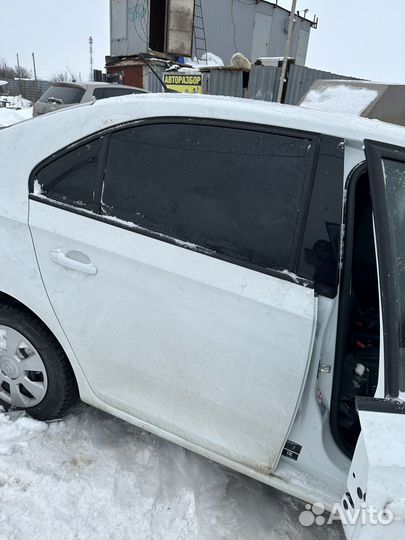 Задняя правая дверь Skoda Rapid