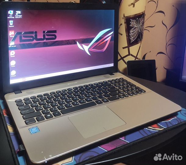 4 ядерный asus X541S. 500 gb