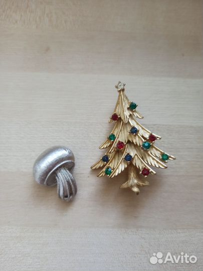 Винтажные броши Trifari