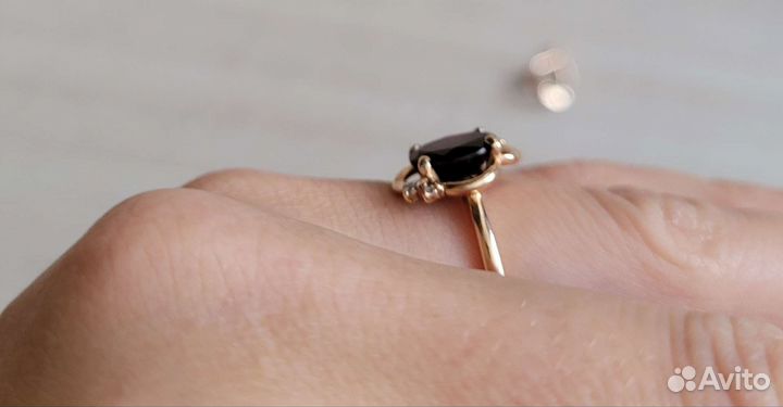 Золотое кольцо с гранатом