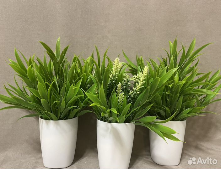 Искусственная зелень, цветы, трава в горошочках