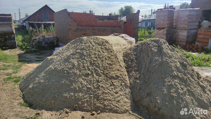 Доставка рассыпчатого грунта суглинка земли