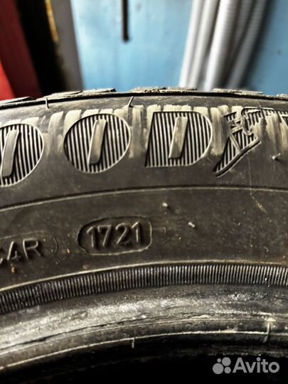 Goodyear UltraGrip Ice 2 215/55 R17 98T