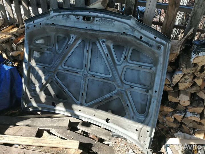 Капот Nissan Bluebird