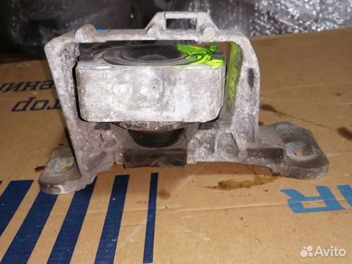 Опора двигателя правая Mazda 3 BK 2.0 бензин