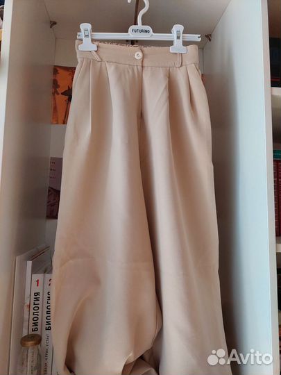 Бежевые штаны