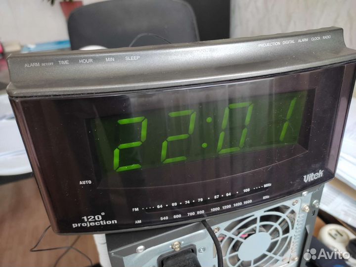 Радиоприемник и часы