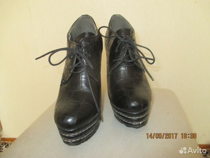 Продаются ботинки