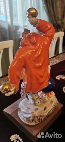 Клоун с золотыми шарами. Статуэтка. Вербилки