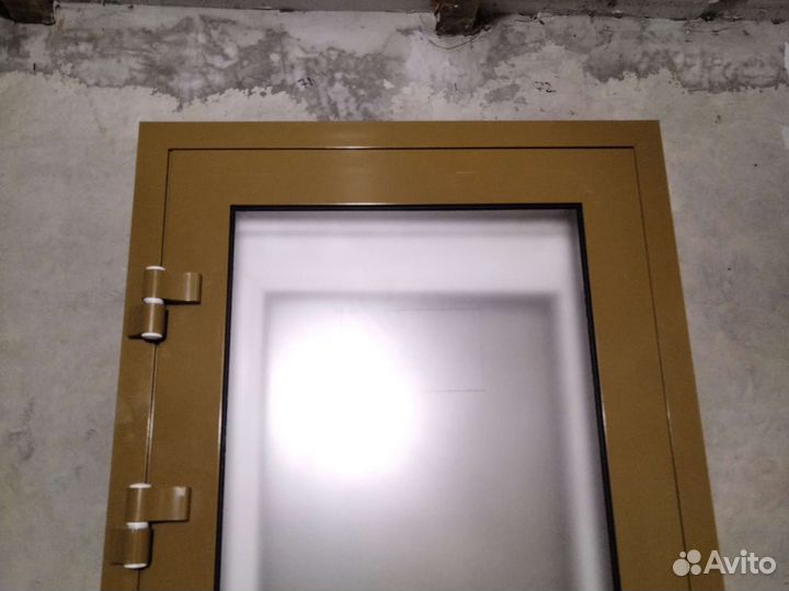 Шикарная алюминиевая дверь