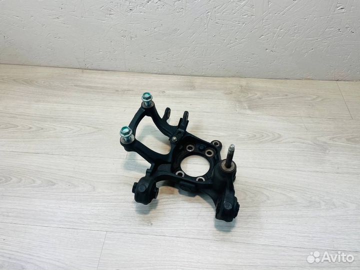 Кулак задний правый Mazda 3 BM