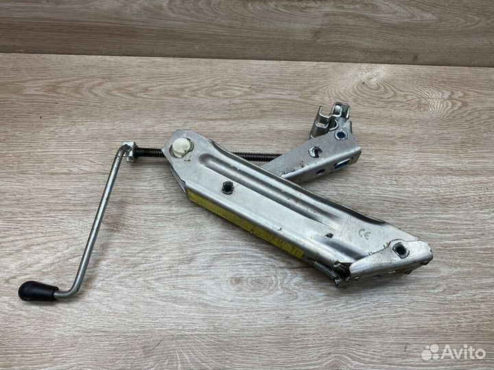 Домкрат штатный Volkswagen Golf 4 Арт. 77513