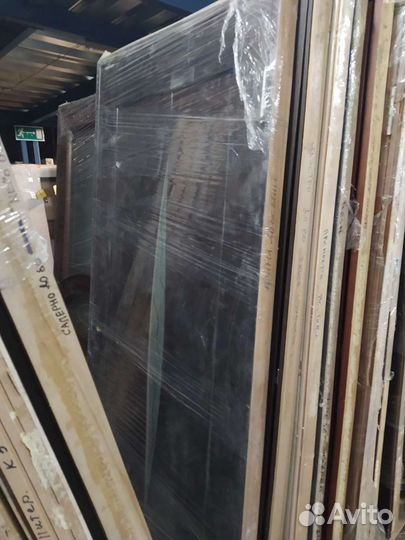 Двери натуральный шпон с коробкой с витрины