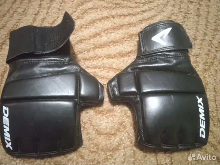 Шлем и перчатки